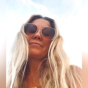 Meet your Posher, Lucy